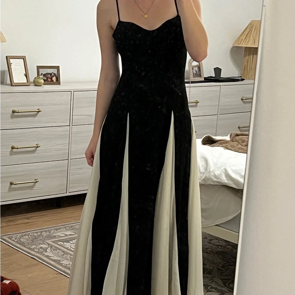 Black and Cream Contrast Maxi Dress / Formal Dress - Picture 4 of 6